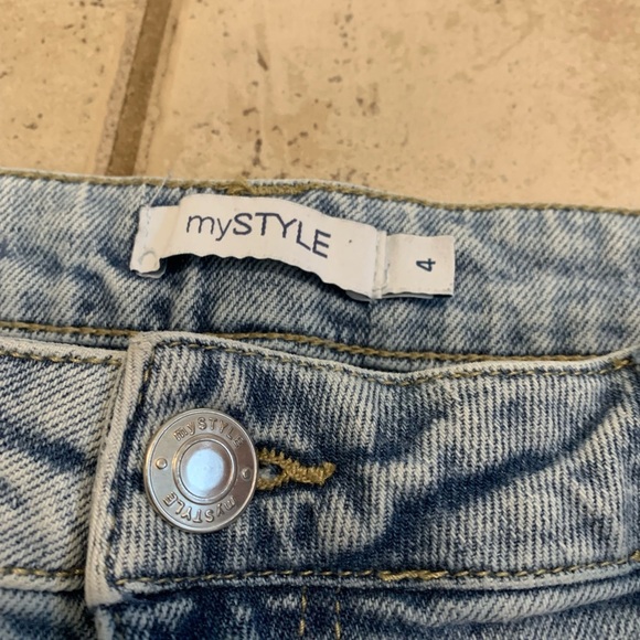 MYSTYLE Light Wash Raw Hem Cropped Jeans - Size 4 - Picture 2 of 5